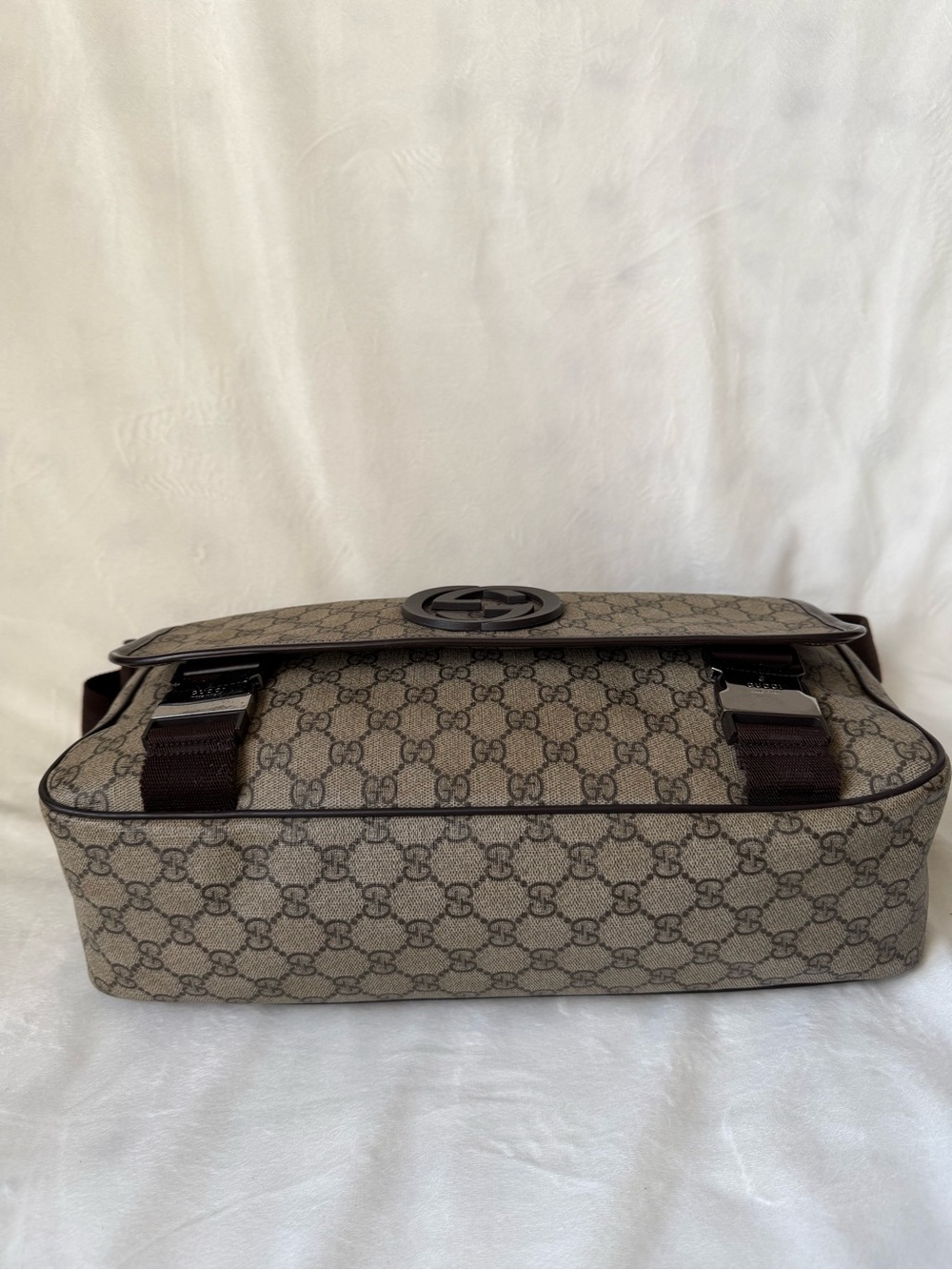 Gucci GG Supreme Interlocking G Crossbody - Picture 5 of 15